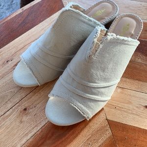 Super cute wedges, never been worn.